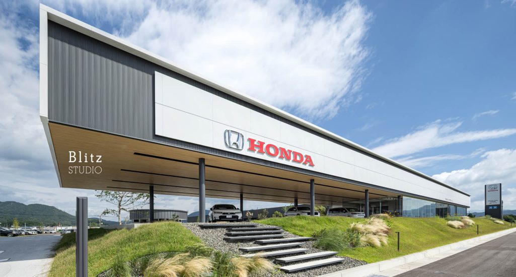 『Honda cars 中央佐賀 武雄インター店』-佐賀県武雄市-建築写真・竣工写真・インテリア写真